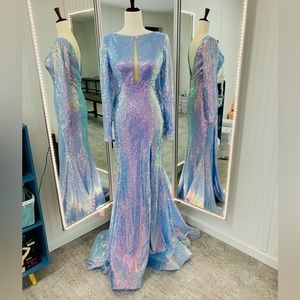 Ava Presley Prom Dress, brand new with tags prom gown size 4, shimmer prom dress